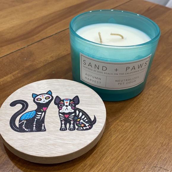 NWOT. Sand + Paws, 2-wick, 12oz., jar candle with lid. - Picture 3 of 8